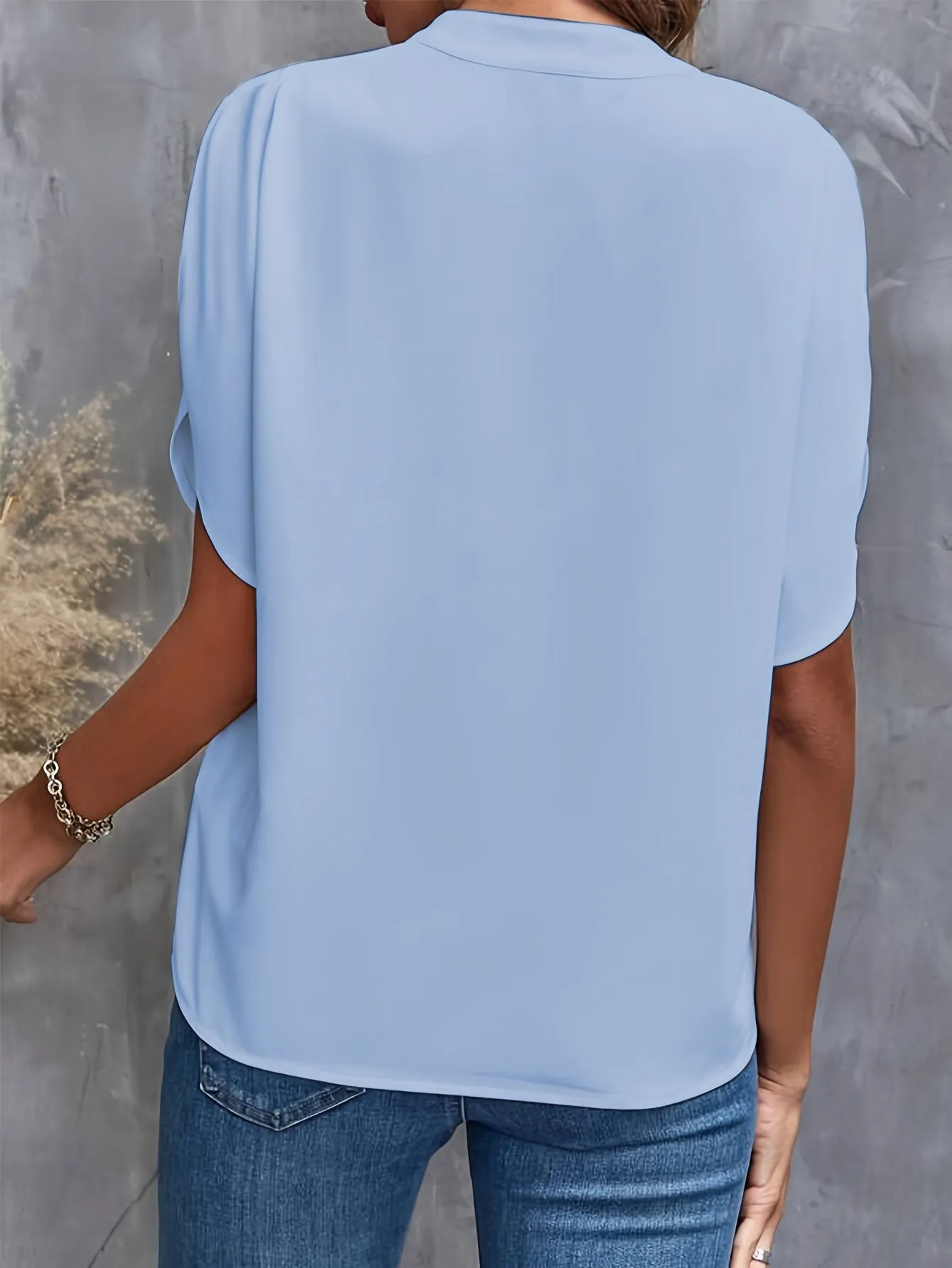 Avery™ - Easygoing V-Neck Top