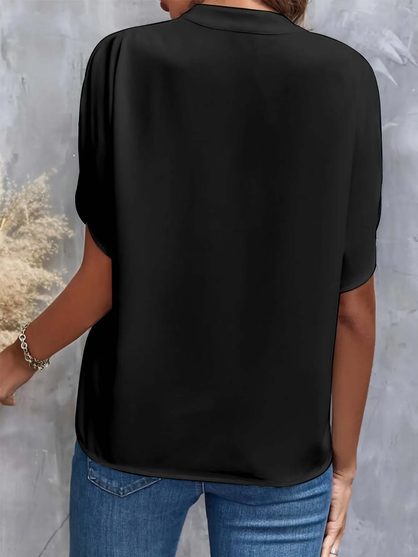 Avery™ - Easygoing V-Neck Top