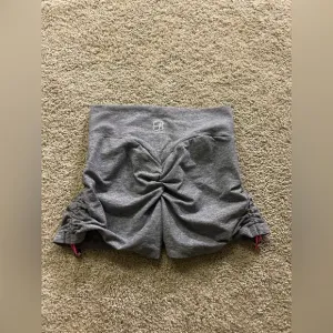 Bombshell Sportswear CONTOUR TOGGLE SHORTS in Cloud