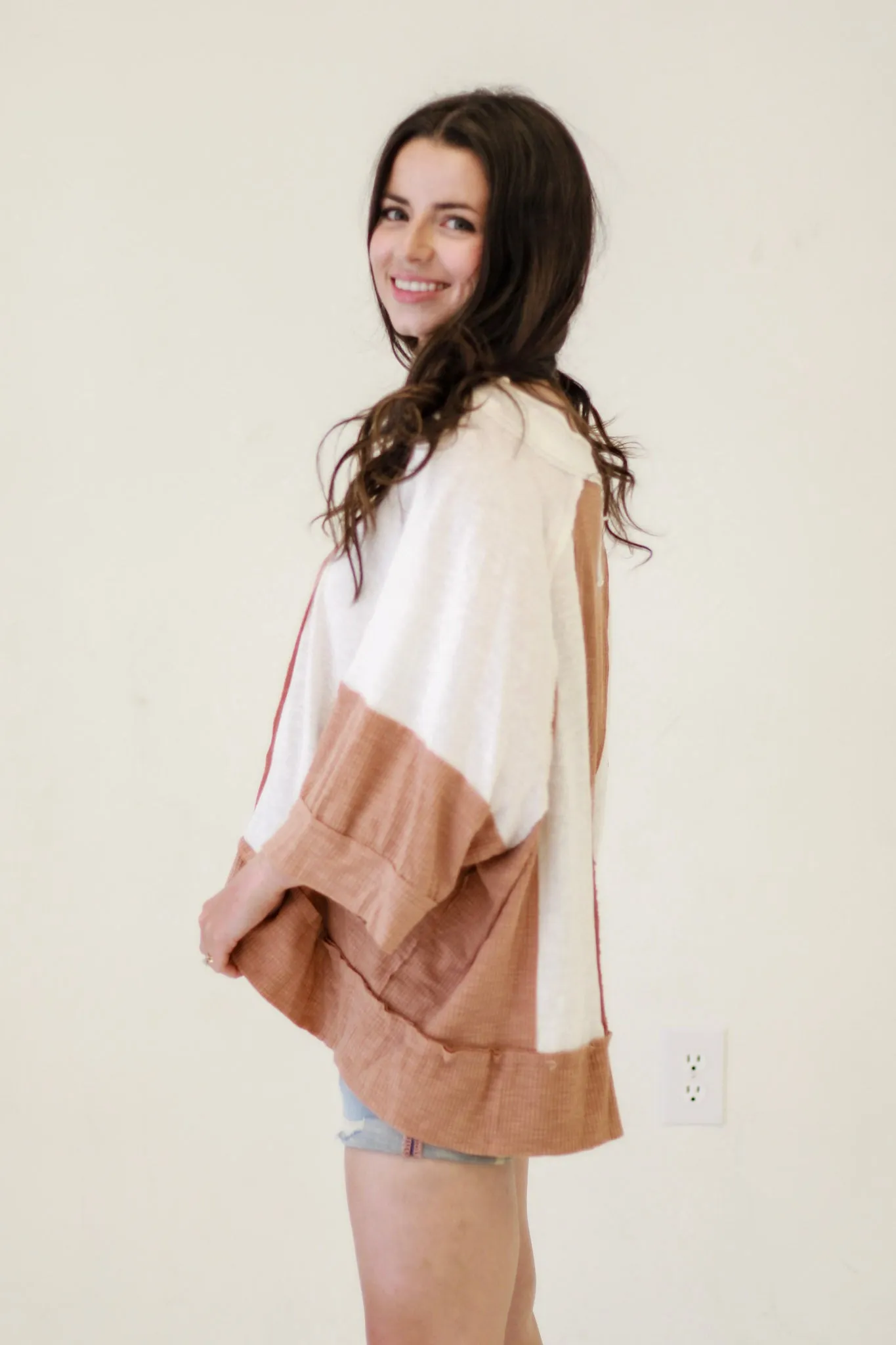 Contemporary Cool Oversize Top in Natural/Topaz