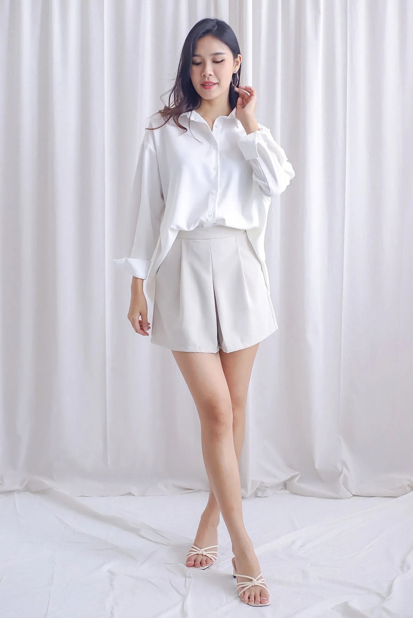 Jezebel Pleated Shorts In Wheat