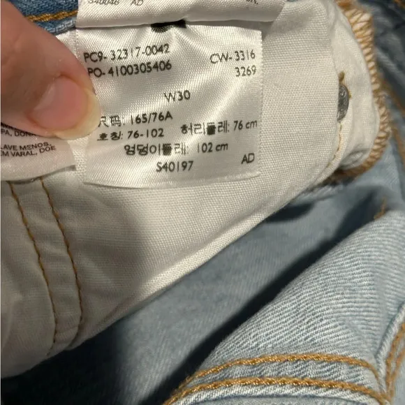 Levi’s 501 Distressed Shorts Size 30