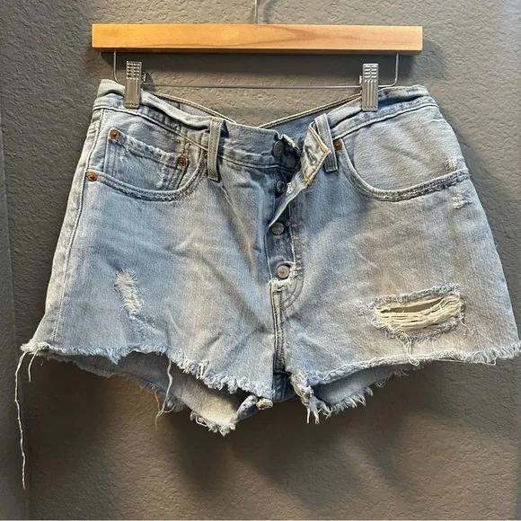 Levi’s 501 Distressed Shorts Size 30