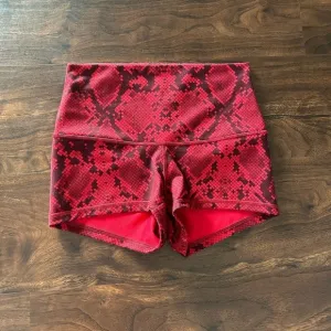 Lululemon Boogie Short (Roll Down) Ziggy Snake Red Tide Cranberry Size 6