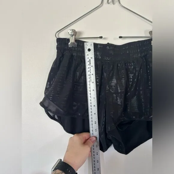 Lululemon Hotty Hot Short 2.5” Size 10 20YR Manifesto Foil Black Black / Black