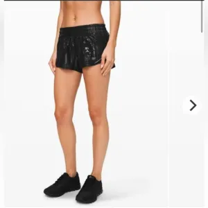 Lululemon Hotty Hot Short 2.5” Size 10 20YR Manifesto Foil Black Black / Black