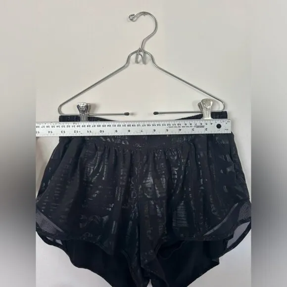 Lululemon Hotty Hot Short 2.5” Size 10 20YR Manifesto Foil Black Black / Black