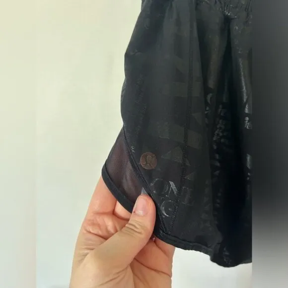 Lululemon Hotty Hot Short 2.5” Size 10 20YR Manifesto Foil Black Black / Black