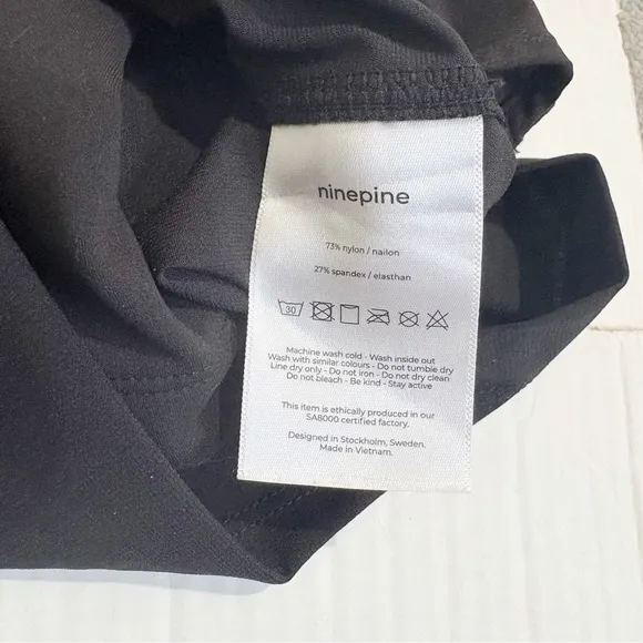Ninepine 2 in 1 Shorts Size Small Pockets Stretch Workout Drawstring High Waist