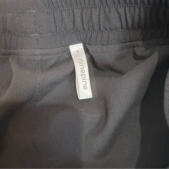 Ninepine 2 in 1 Shorts Size Small Pockets Stretch Workout Drawstring High Waist