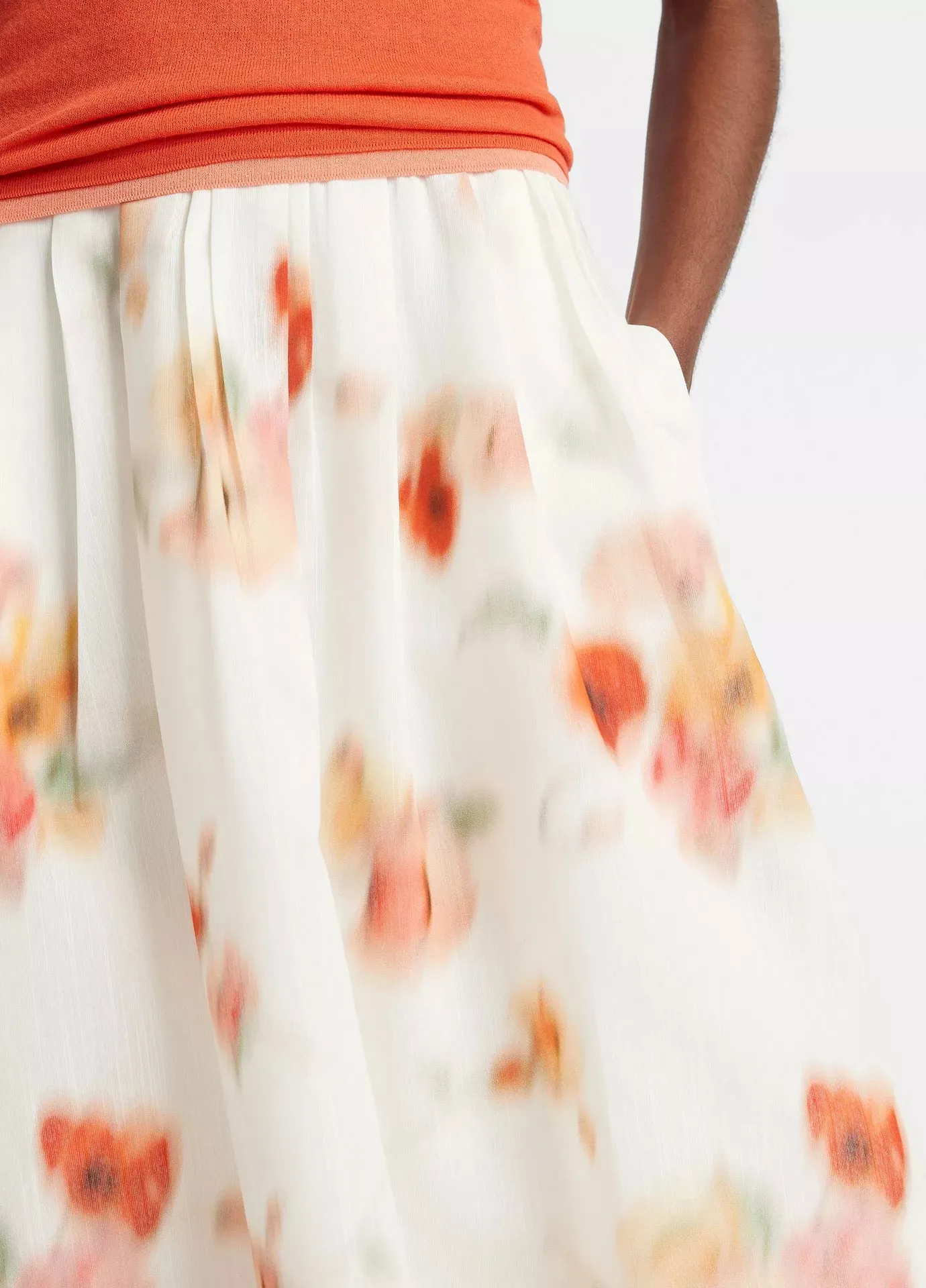 POPPY BLUR GATHERED SKIRT IN CREAM DUSK